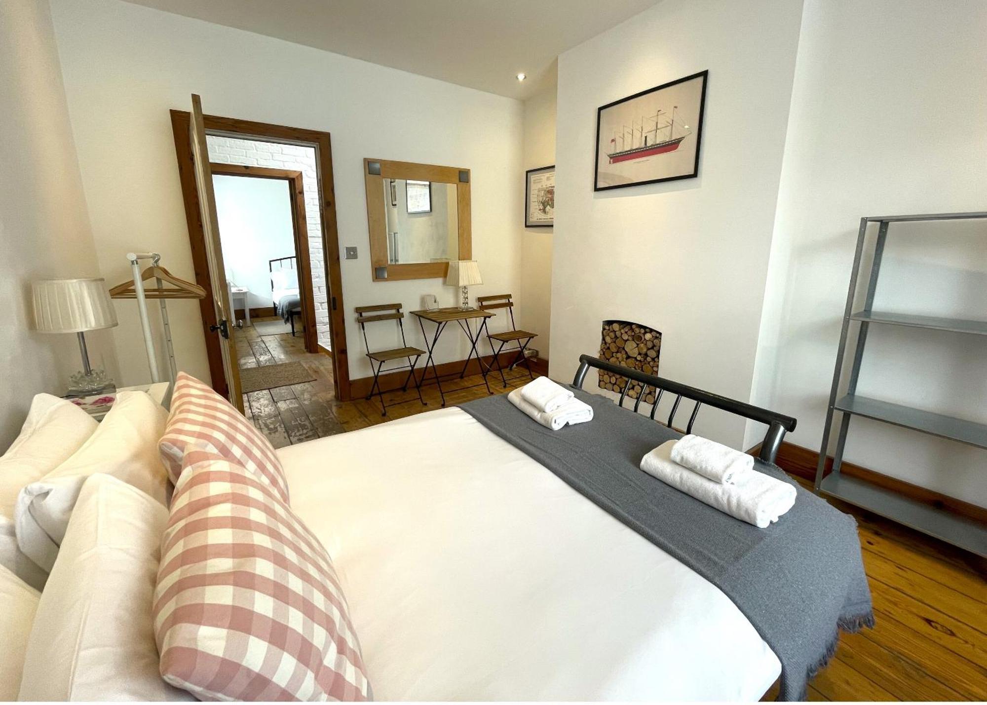 Harmonious In The Heart Of Clifton Village Ferienhaus *