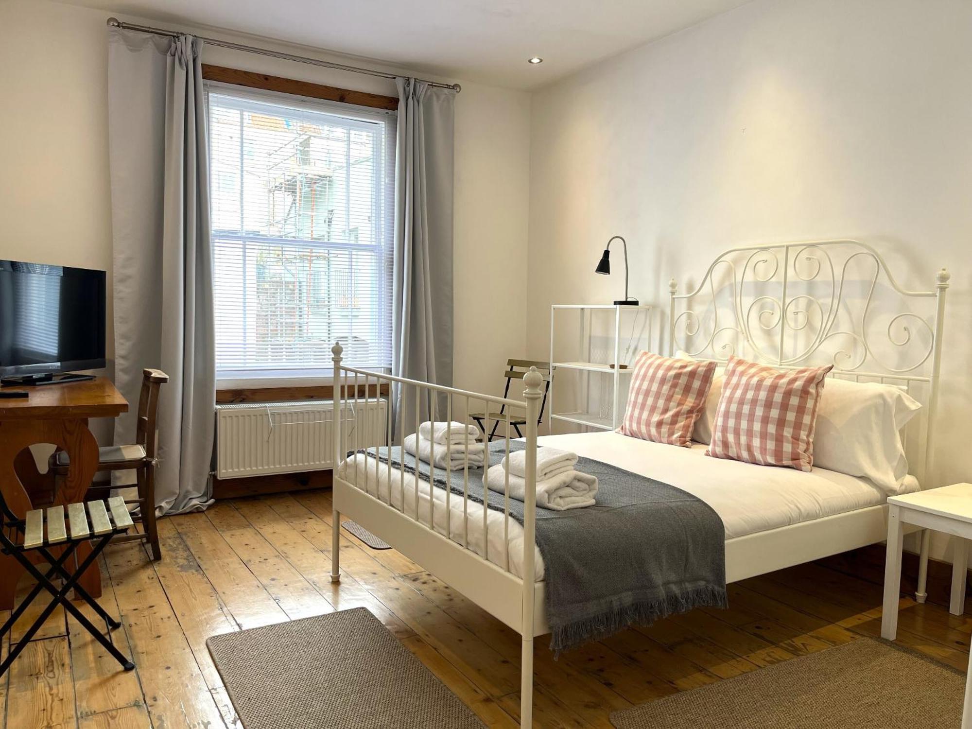 Harmonious In The Heart Of Clifton Village Ferienhaus
